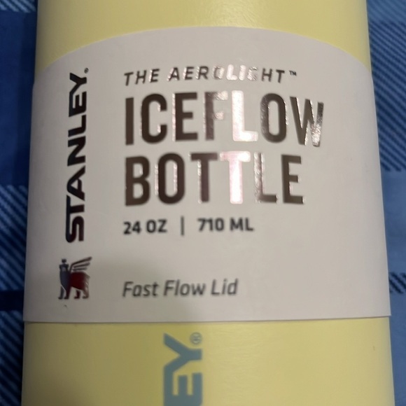 NWT Stanley 24oz Aerolight ICEFLOW BOTTLE  w/fast flow lid - Picture 2 of 5